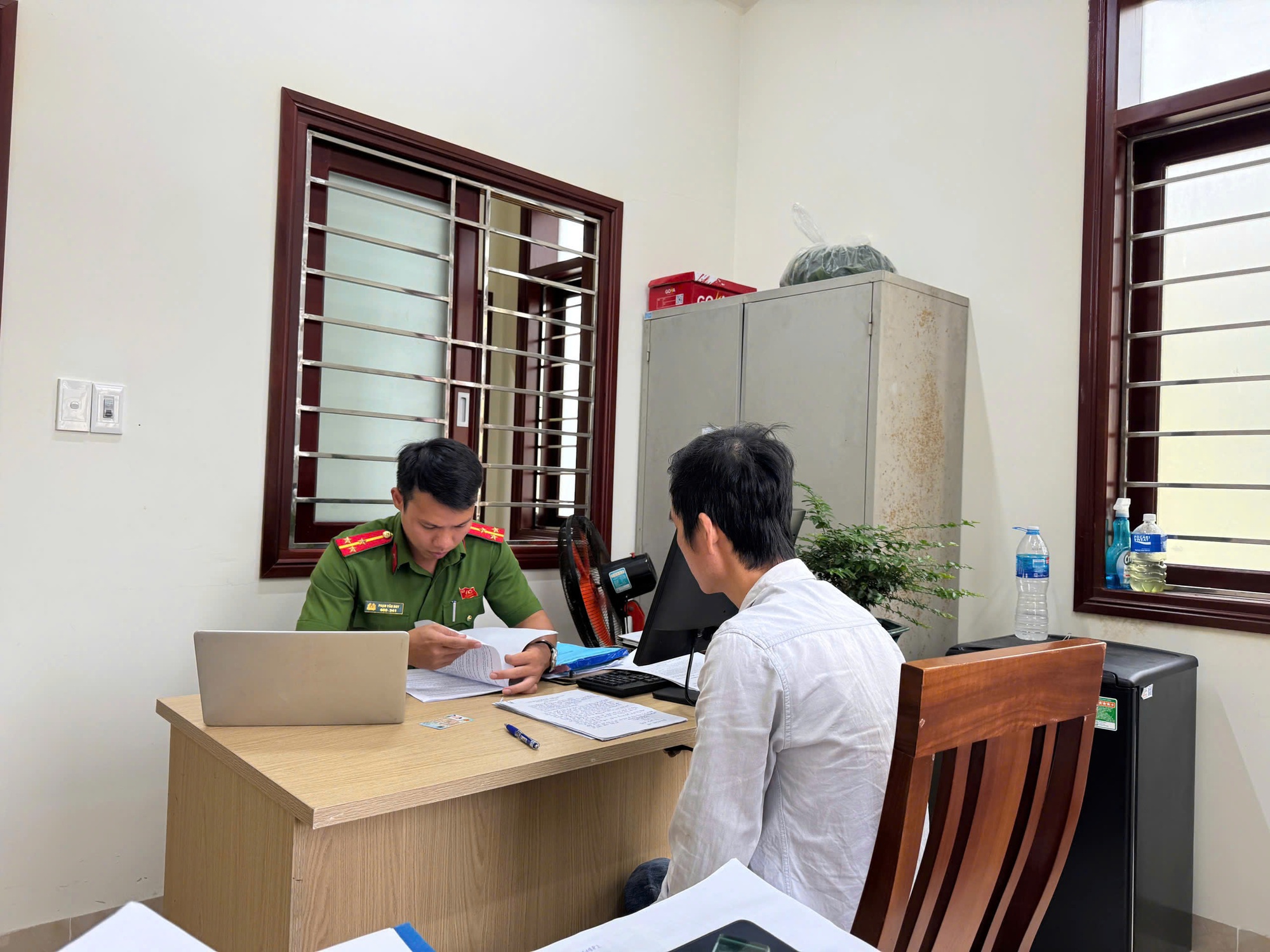 Phạt 3 thanh niên đăng ảnh nhạy cảm của người khác lên nhóm Zalo- Ảnh 1.