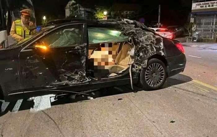 Hiện trường vụ xe Maybach S600 đâm xe khách 1 người tử vong- Ảnh 3.