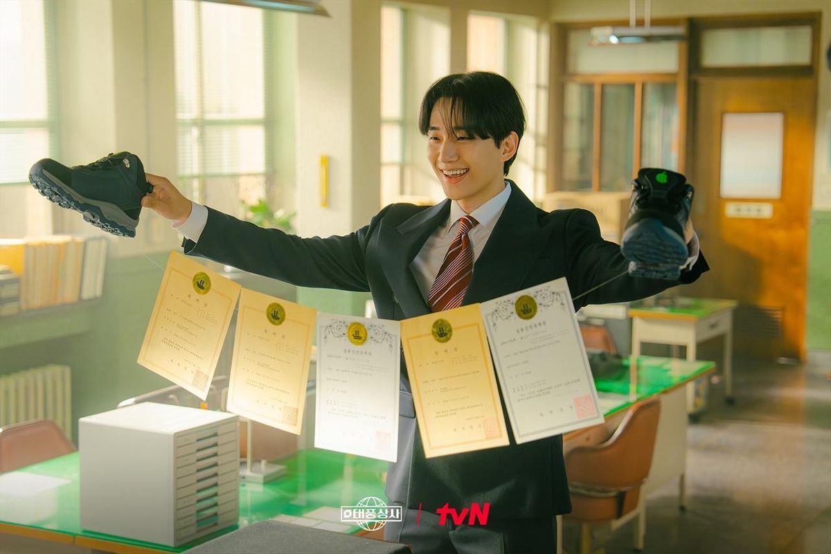 Typhoon Family: Từ cú chào sân đỉnh cao đến màn rơi tự do khó cứu nổi- Ảnh 4. Typhoon Family: Từ cú chào sân đỉnh cao đến màn rơi tự do khó cứu nổi- Ảnh 4.