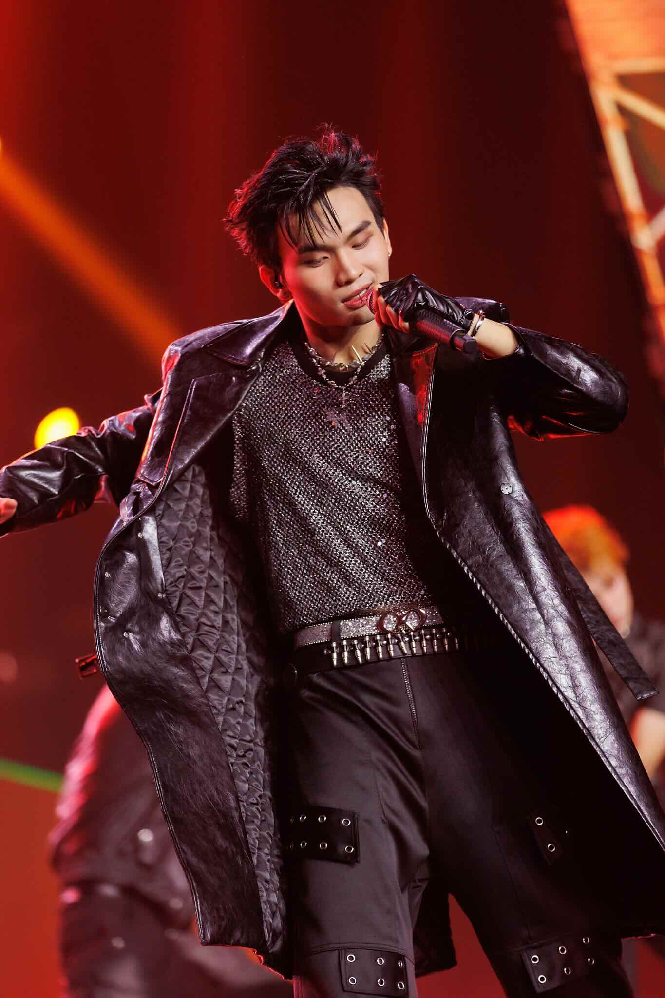 Vbiz nổi lên 1 mỹ nam 2K5 đẹp trai như hoàng tử, đặc biệt là không “dầu mỡ”- Ảnh 3. Vbiz nổi lên 1 mỹ nam 2K5 đẹp trai như hoàng tử, đặc biệt là không “dầu mỡ”- Ảnh 3.