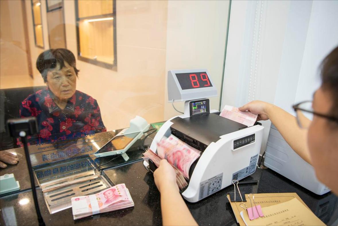 Tôi có gần 2 tỷ tiết kiệm, lương hưu 18 triệu/tháng nhưng vẫn sống cơ cực, chỉ vì đi sai 2 bước sau tuổi 70- Ảnh 3.