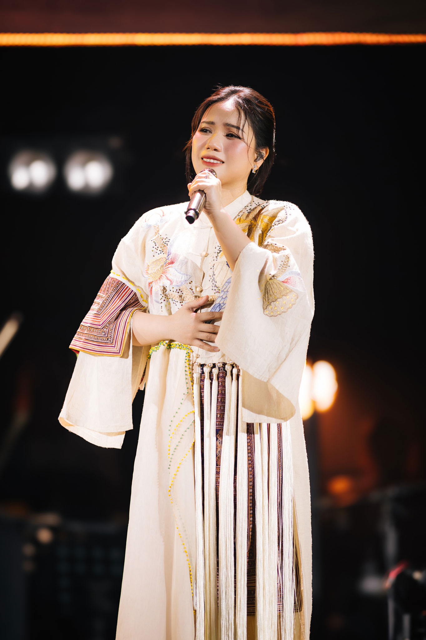 Giảng viên âm nhạc đại học quân đội được ví như “bạch nguyệt quang”, U40 chạm đỉnh nhan sắc- Ảnh 2.