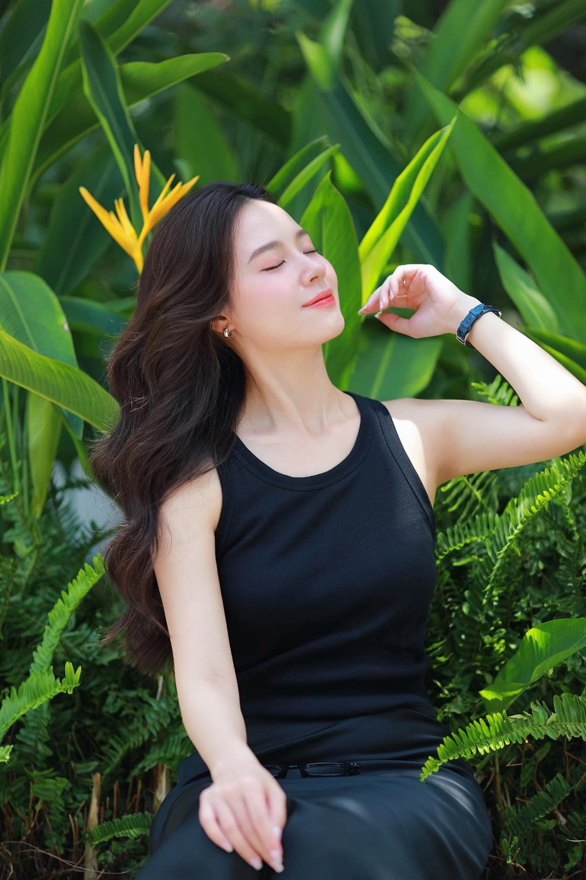 Vbiz có 1 mỹ nhân sáng làm cô giáo, tối lên đồ đi quẩy: U40 mà trẻ hơn học sinh mới đáng nể- Ảnh 3. Vbiz có 1 mỹ nhân sáng làm cô giáo, tối lên đồ đi quẩy: U40 mà trẻ hơn học sinh mới đáng nể- Ảnh 3.