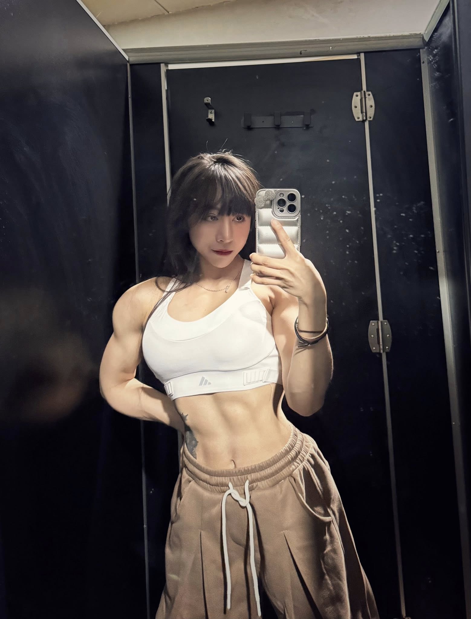 Cô gái Đắk Lắk mặt xinh như búp bê nhưng nhìn xuống bên dưới thì sốc ngang, thể hình này đỉnh quá!- Ảnh 5.