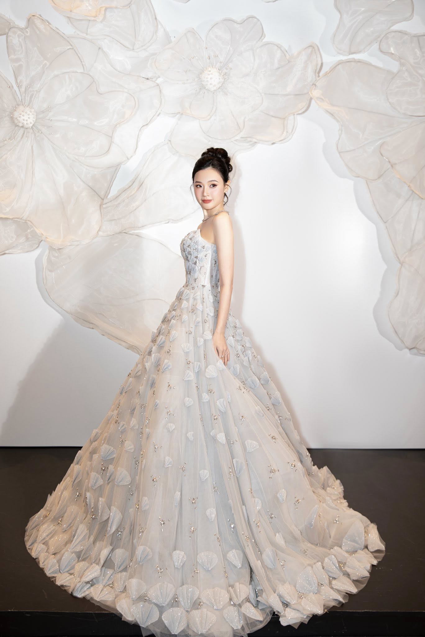 Vbiz có 1 mỹ nhân sáng làm cô giáo, tối lên đồ đi quẩy: U40 mà trẻ hơn học sinh mới đáng nể- Ảnh 8. Vbiz có 1 mỹ nhân sáng làm cô giáo, tối lên đồ đi quẩy: U40 mà trẻ hơn học sinh mới đáng nể- Ảnh 8.