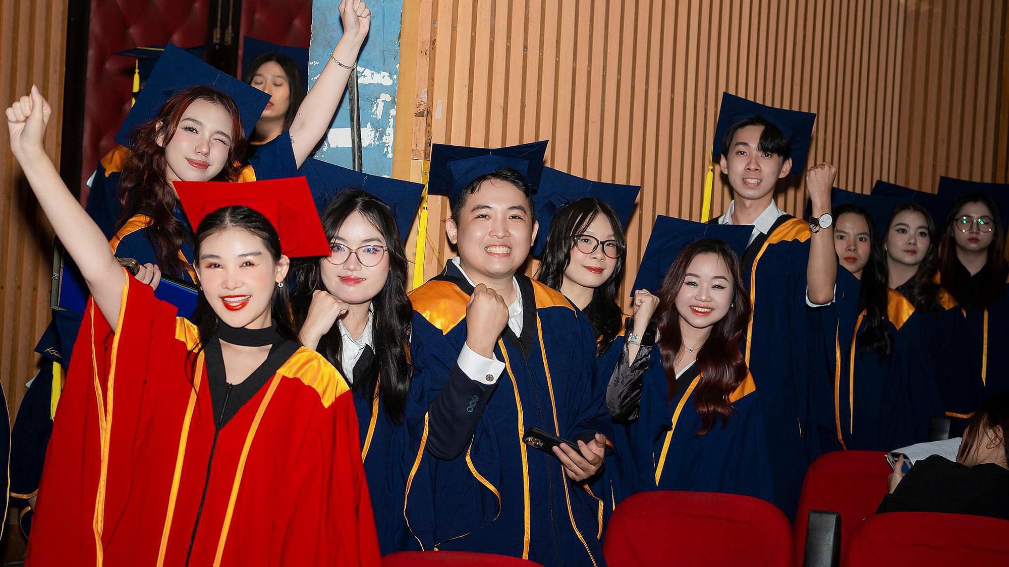 Khi hoa hậu làm giảng viên, tiết học sẽ như thế nào?- Ảnh 2. Khi hoa hậu làm giảng viên, tiết học sẽ như thế nào?- Ảnh 2.