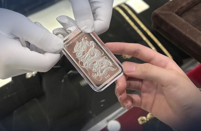 Giá bạc hôm nay tiếp đà giảm- Ảnh 1. Giá bạc hôm nay tiếp đà giảm- Ảnh 1.