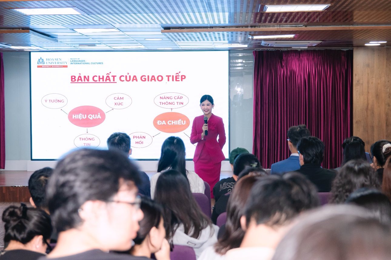 Khi hoa hậu làm giảng viên, tiết học sẽ như thế nào?- Ảnh 5. Khi hoa hậu làm giảng viên, tiết học sẽ như thế nào?- Ảnh 5.