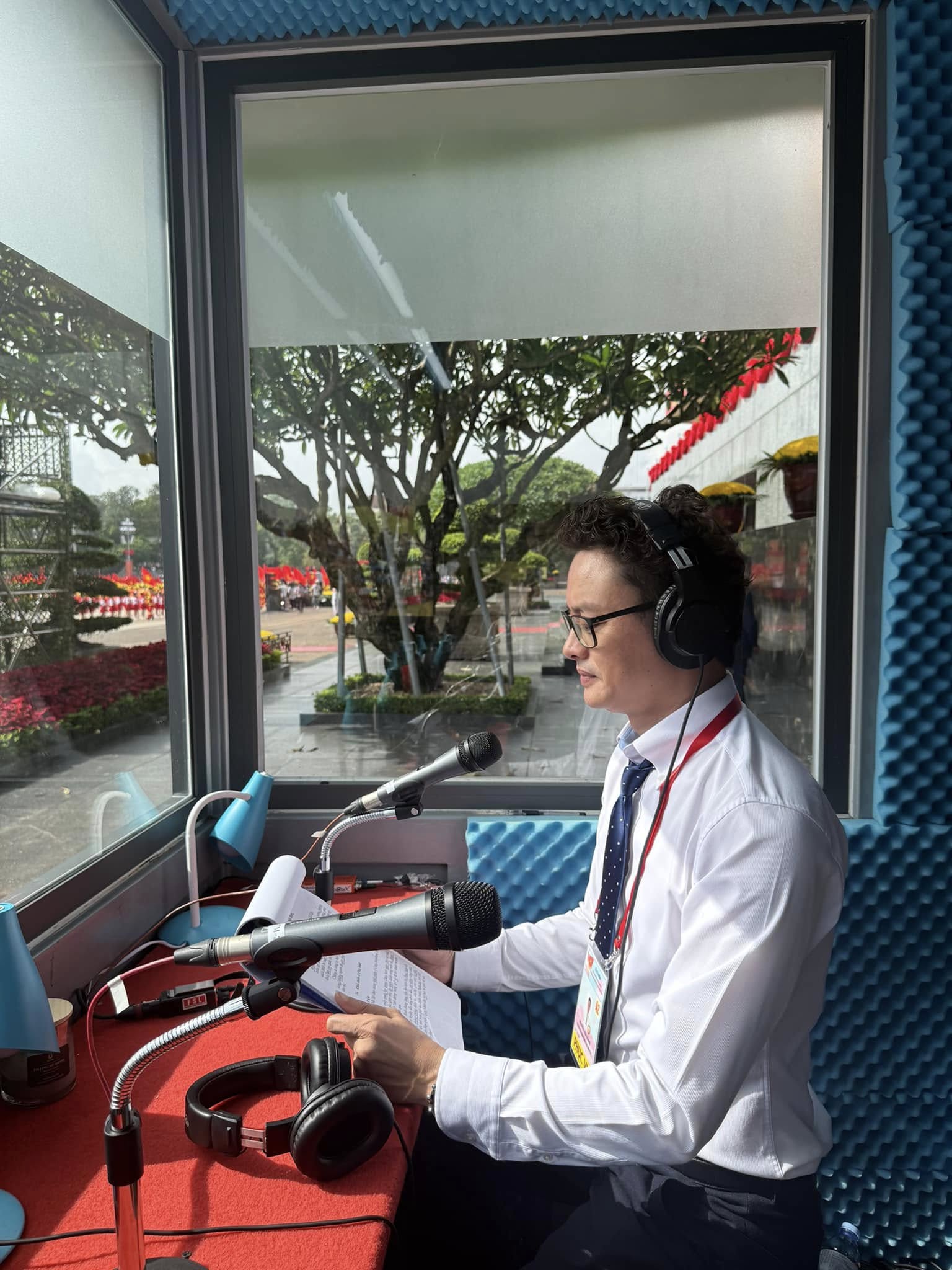 Nam sinh từng bị thầy cô phạt nặng vì đi đánh nhau giờ xuất hiện trên TV mỗi ngày, từng giữ vai trò quan trọng tại A80- Ảnh 6.