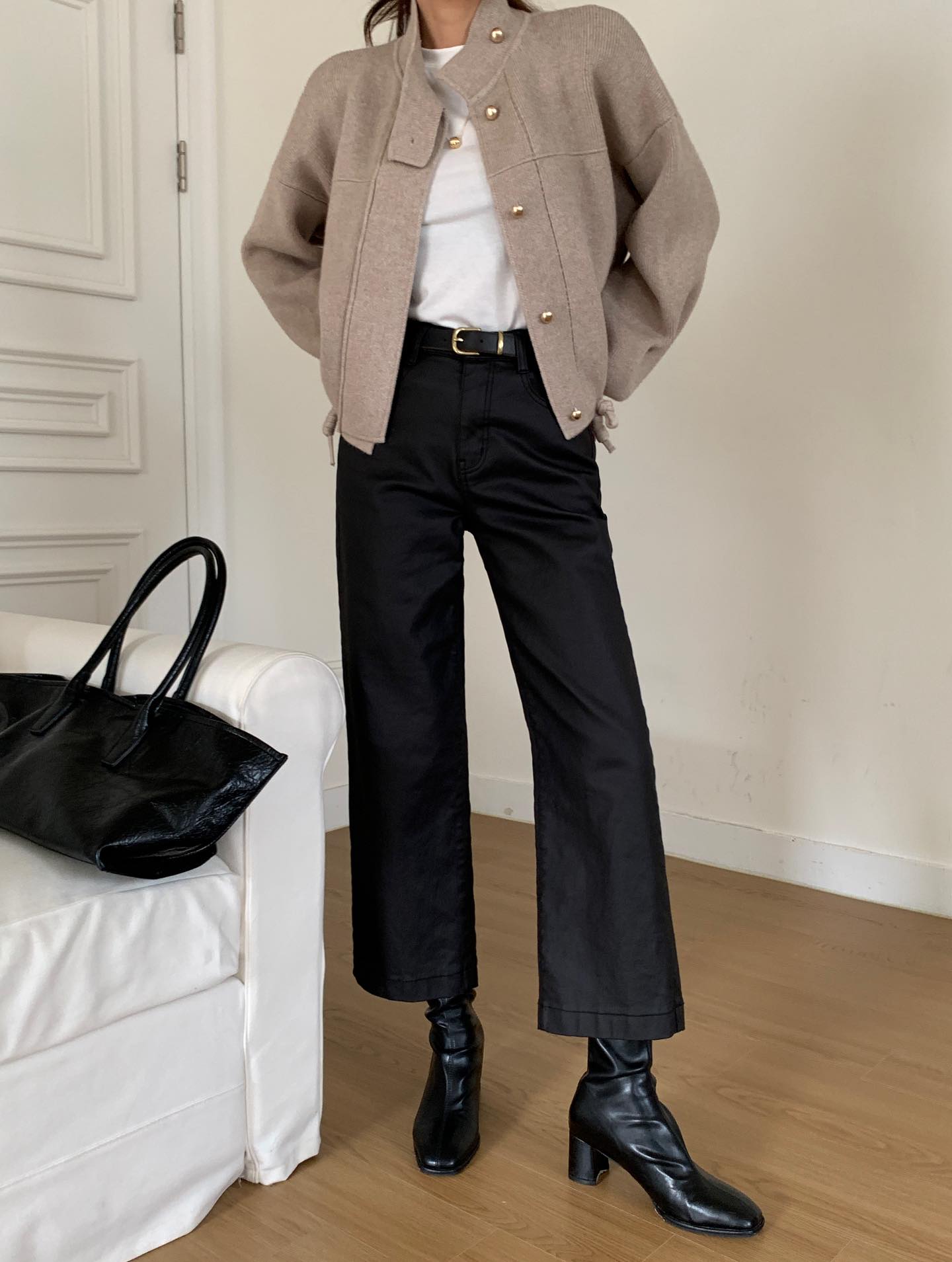 Boots phối cùng 4 kiểu trang phục này là chuẩn, giúp sang chảnh hóa cả set đồ- Ảnh 9. Boots phối cùng 4 kiểu trang phục này là chuẩn, giúp sang chảnh hóa cả set đồ- Ảnh 9.