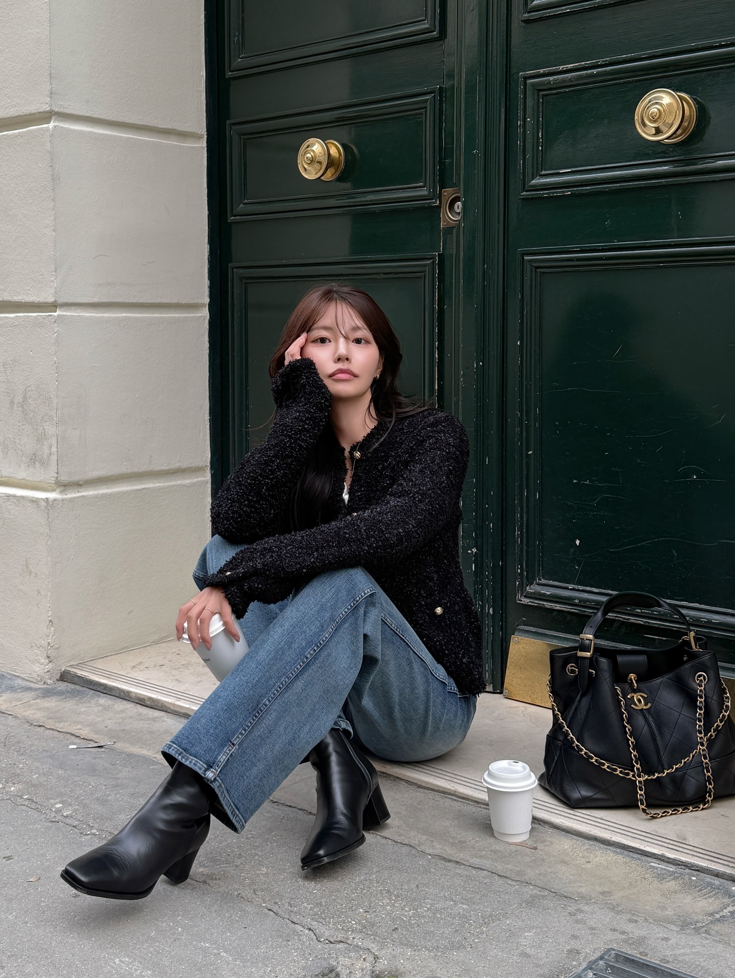 Giày đi với quần jeans: Phải chọn đúng 5 kiểu này thì mới sành điệu từng centimet- Ảnh 2.