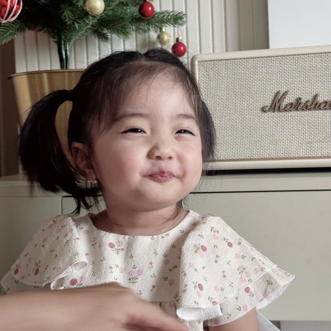 Không thể rời mắt khỏi Lisa nhà Khánh Thi - Phan Hiển, loạt ảnh đời thường gây sốt vì đáng yêu như hoạt hình- Ảnh 6.