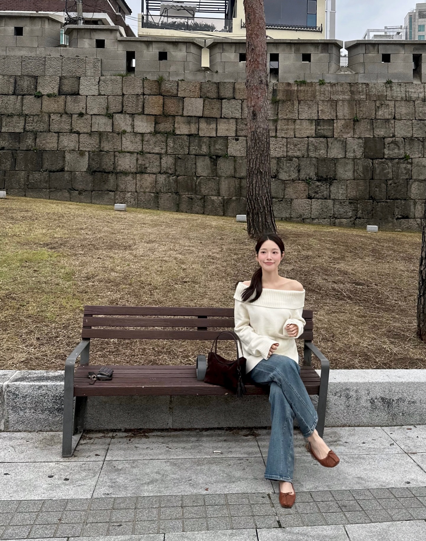 Giày đi với quần jeans: Phải chọn đúng 5 kiểu này thì mới sành điệu từng centimet- Ảnh 6.