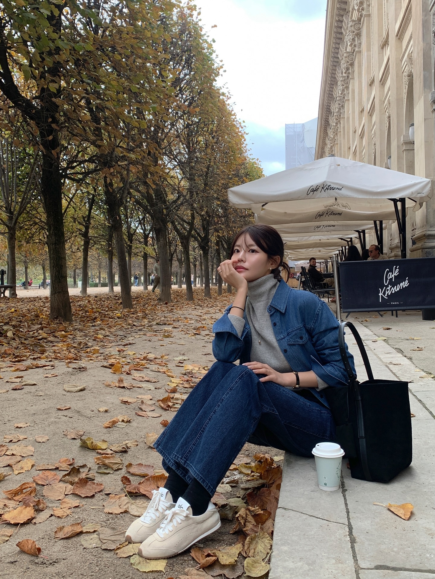 Giày đi với quần jeans: Phải chọn đúng 5 kiểu này thì mới sành điệu từng centimet- Ảnh 12.