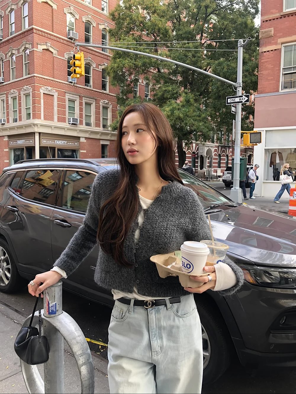 5 cách mặc áo len hack dáng cao ráo và thon thả hơn, chị em chưa chắc đã biết hết- Ảnh 2.