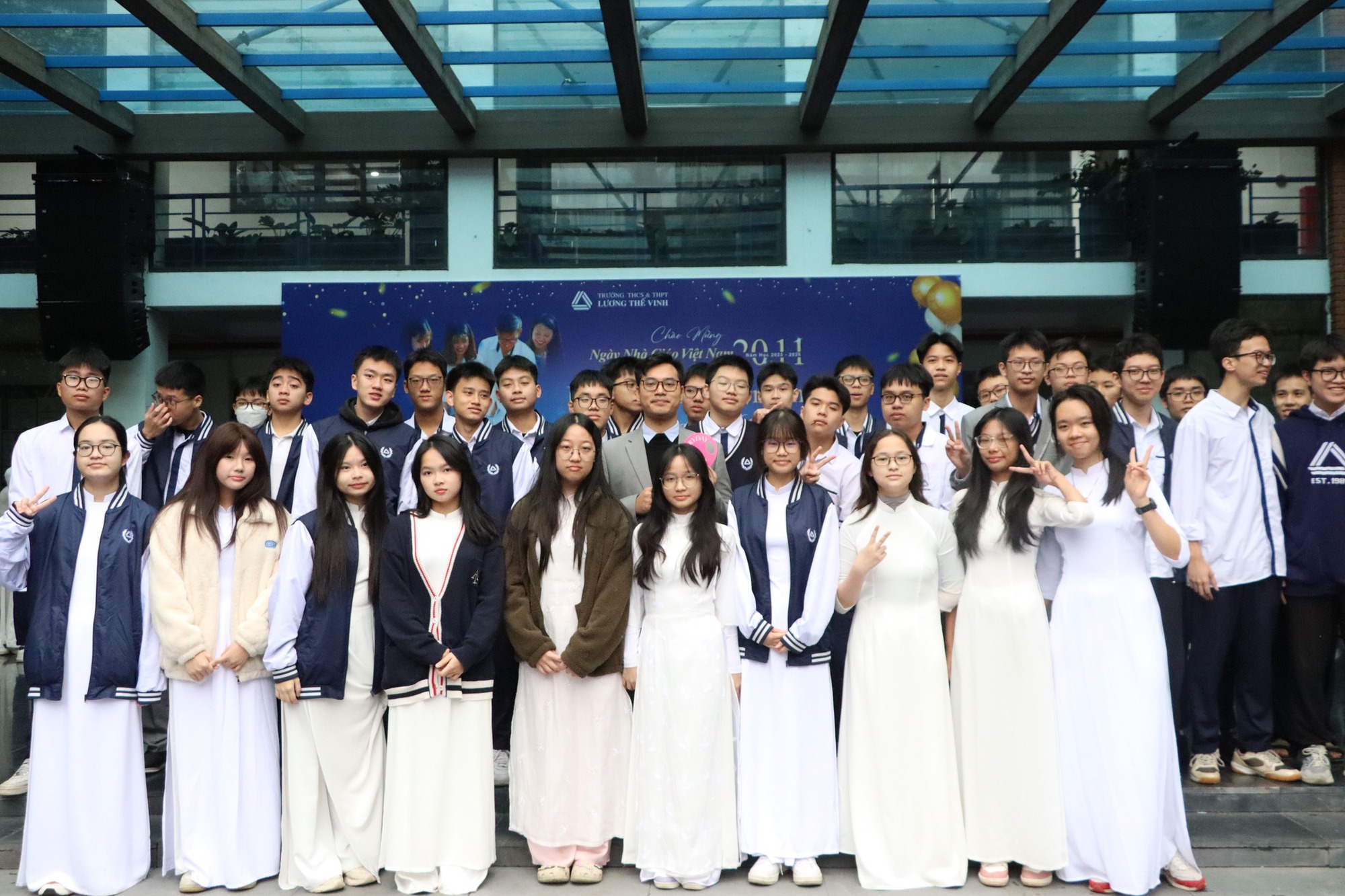 Cả nước chào mừng ngày Nhà giáo Việt Nam 20/11: Đơn giản, nhanh gọn nhưng không khí khó quên thôi rồi!- Ảnh 14.