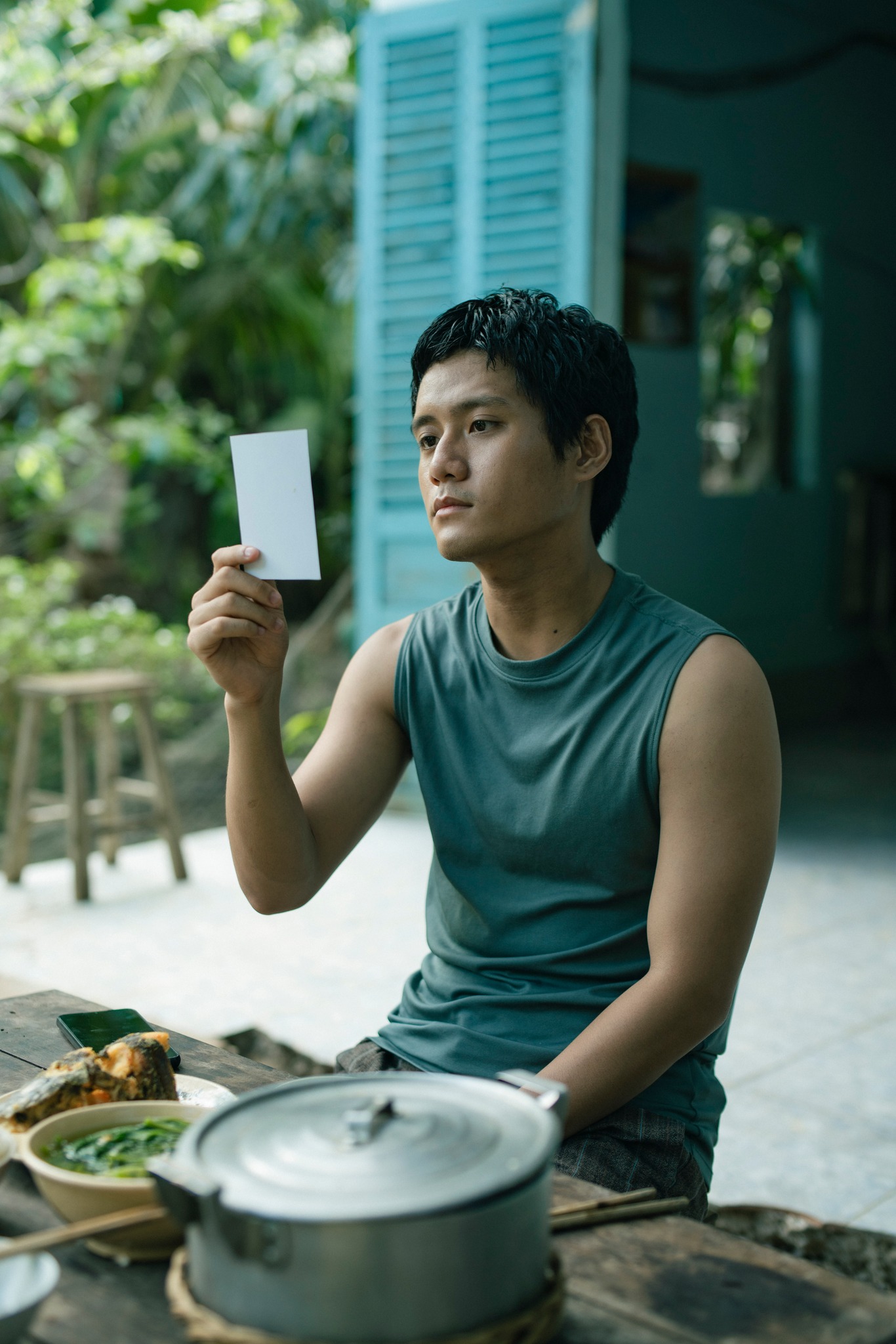 Phim Việt "ồn hơn cái chợ" lại được khen hay: Nam chính là bậc thầy diễn xuất, nội dung khó đoán hơn lên trời- Ảnh 7.