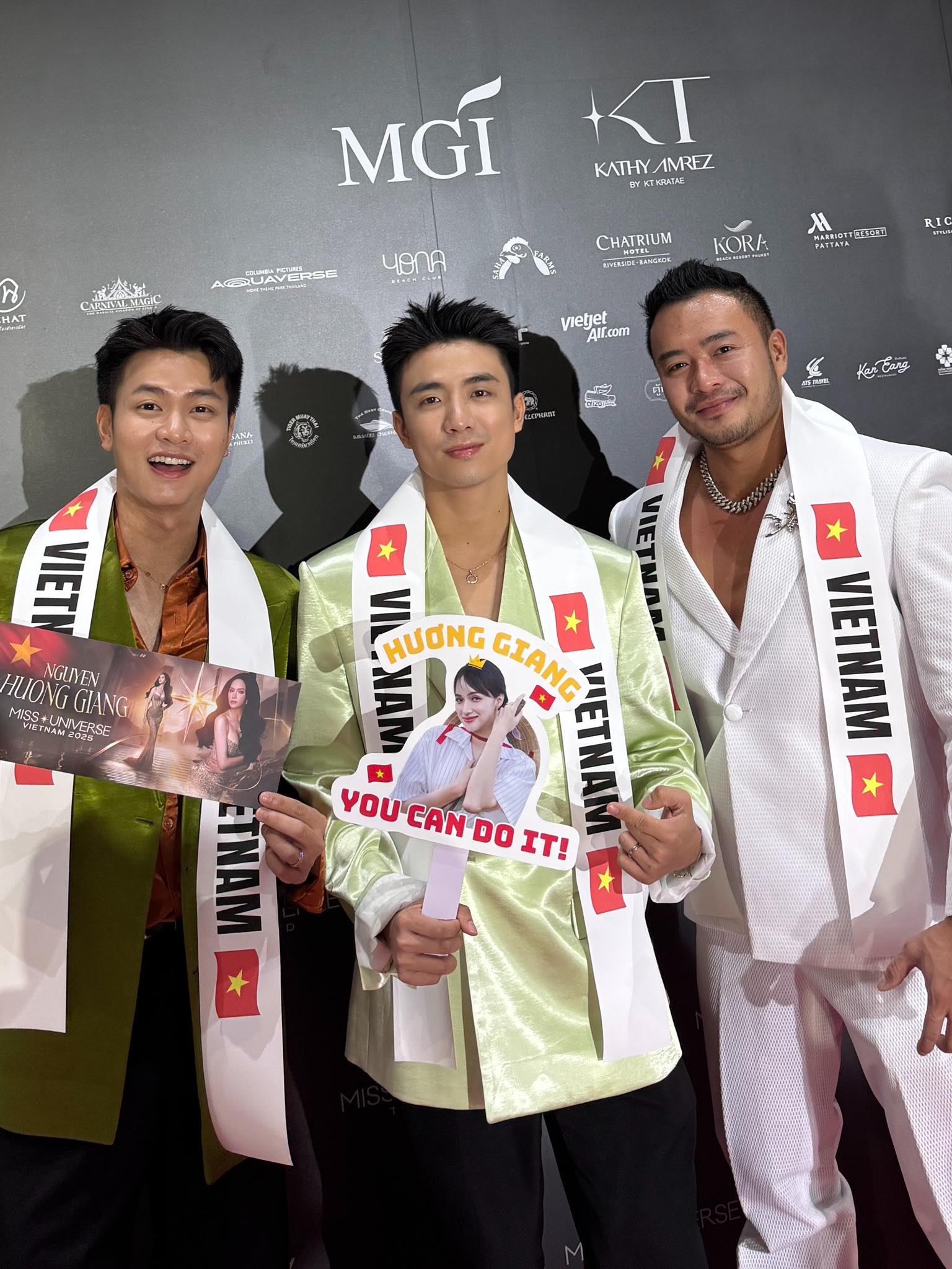 Dàn sao Việt sang Thái ủng hộ Hương Giang: Khí thế hừng hực trước thềm Chung kết Miss Universe!- Ảnh 5. Dàn sao Việt sang Thái ủng hộ Hương Giang: Khí thế hừng hực trước thềm Chung kết Miss Universe!- Ảnh 5.