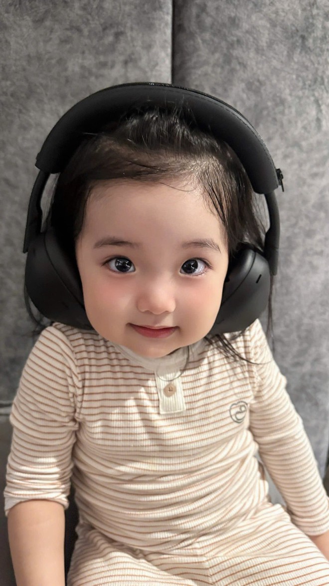 Không thể rời mắt khỏi Lisa nhà Khánh Thi - Phan Hiển, loạt ảnh đời thường gây sốt vì đáng yêu như hoạt hình- Ảnh 2.