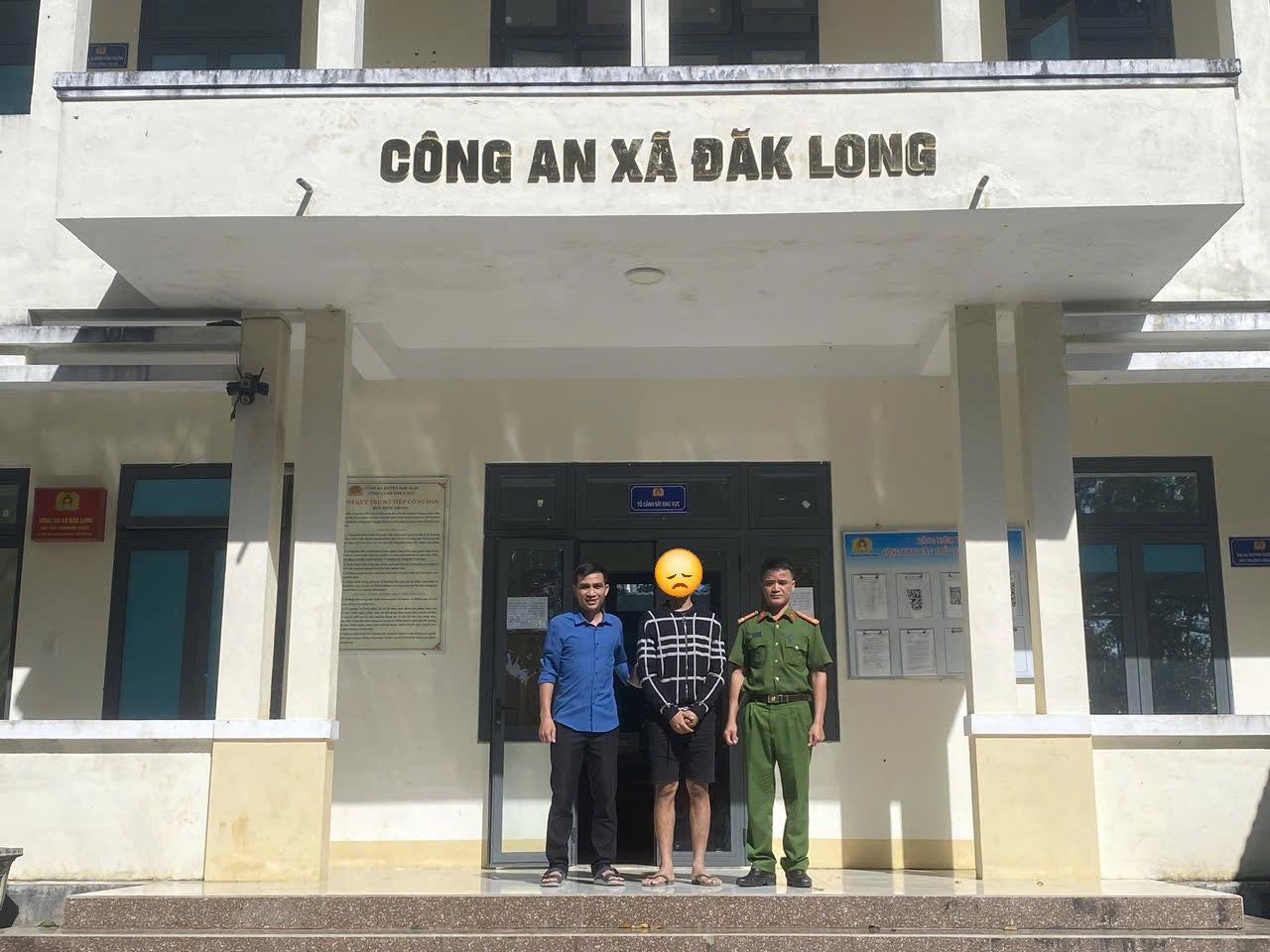 “Sao các anh tìm thấy em hay vậy? - Thanh niên sinh năm 2000 ngỡ ngàng thốt lên khi bị bắt- Ảnh 1. “Sao các anh tìm thấy em hay vậy? - Thanh niên sinh năm 2000 ngỡ ngàng thốt lên khi bị bắt- Ảnh 1.