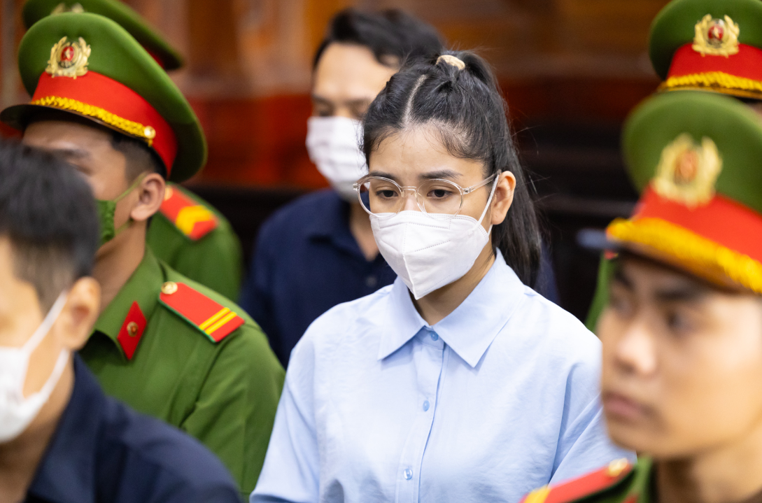 Hằng Du Mục "vẫn phải nuôi con nhỏ": Đây có là điều kiện bắt buộc để tạm hoãn thi hành án?- Ảnh 1.