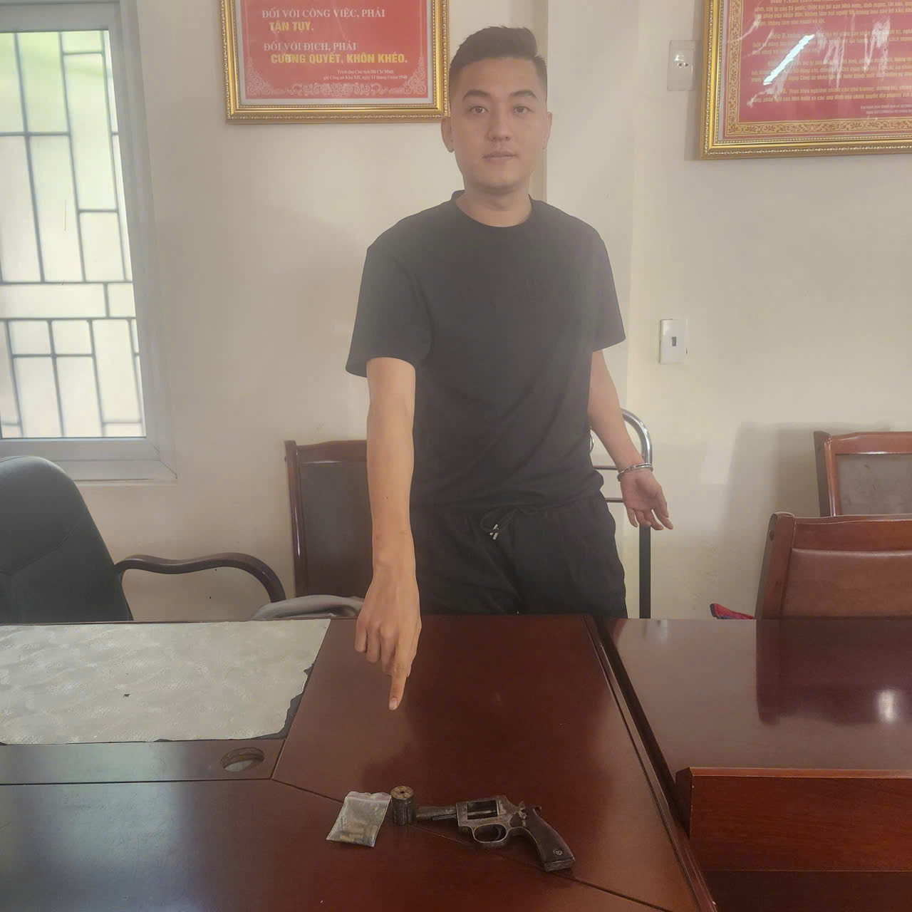 Khám xét chỗ ở, bắt "ông trùm" Lê Thái Hà sinh năm 1994- Ảnh 1. Khám xét chỗ ở, bắt "ông trùm" Lê Thái Hà sinh năm 1994- Ảnh 1.