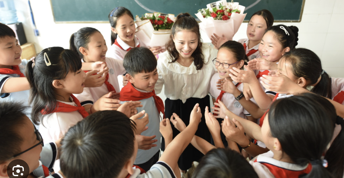 Phụ huynh làm 5 hành động này vào ngày 20/11 chứng tỏ EQ thấp- Ảnh 1. Phụ huynh làm 5 hành động này vào ngày 20/11 chứng tỏ EQ thấp- Ảnh 1.