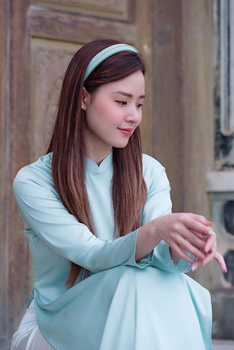 Vbiz có 1 mỹ nhân sáng làm cô giáo, tối lên đồ đi quẩy: U40 mà trẻ hơn học sinh mới đáng nể- Ảnh 2. Vbiz có 1 mỹ nhân sáng làm cô giáo, tối lên đồ đi quẩy: U40 mà trẻ hơn học sinh mới đáng nể- Ảnh 2.