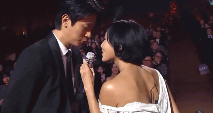 Màn trình diễn phát ngượng cả Rồng Xanh, dàn minh tinh hạng S ngồi "vô tri"- Ảnh 5.