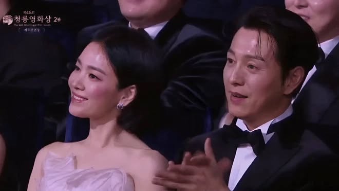 Song Hye Kyo lướt qua ống kính cũng gây thương nhớ vì dáng săn mảnh, da mọng collagen: Bí quyết gói gọn trong 3 thực phẩm, 1 loại nước rẻ bèo của người Việt- Ảnh 2.