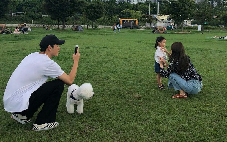 4 kiểu cha mẹ khiến con không kiếm nổi tiền- Ảnh 1.