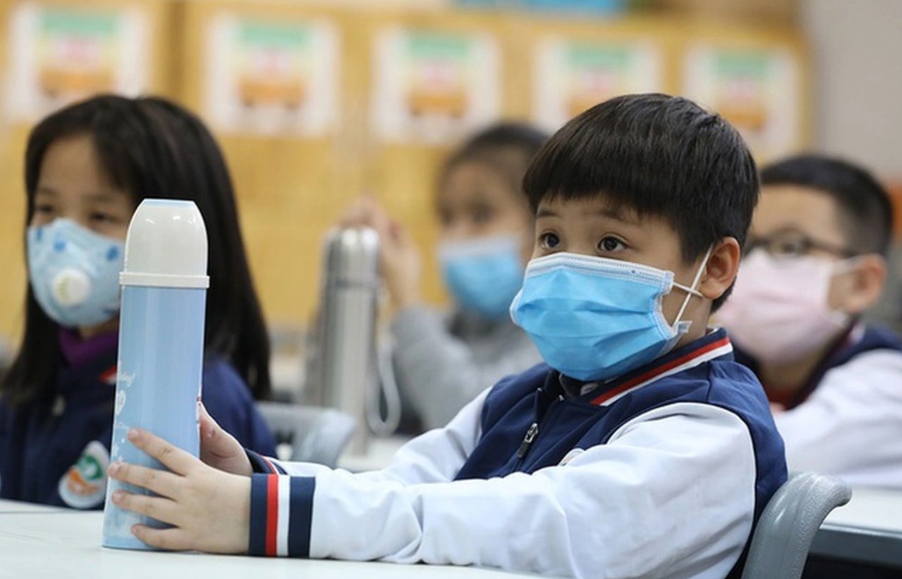 Hàng trăm học sinh khắp các tỉnh nghỉ học vì dịch cúm A lan nhanh: Cảnh báo nóng từ các bác sĩ đầu ngành- Ảnh 1. Hàng trăm học sinh khắp các tỉnh nghỉ học vì dịch cúm A lan nhanh: Cảnh báo nóng từ các bác sĩ đầu ngành- Ảnh 1.