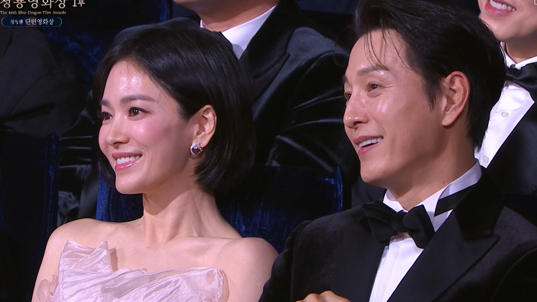 Song Hye Kyo và Son Ye Jin cùng làm một điều, không hổ danh 2 đại mỹ nhân showbiz- Ảnh 4. Song Hye Kyo và Son Ye Jin cùng làm một điều, không hổ danh 2 đại mỹ nhân showbiz- Ảnh 4.