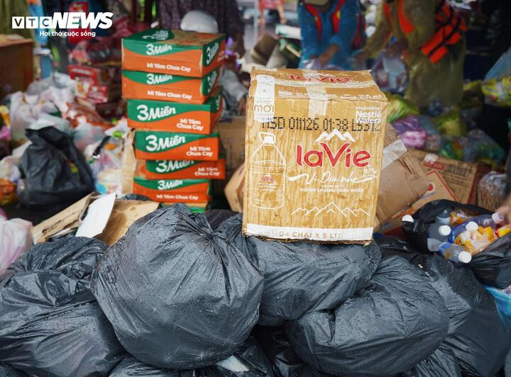 Quân đội dựng lều dã chiến ứng cứu, hỗ trợ người dân ở Khánh Hòa- Ảnh 6.