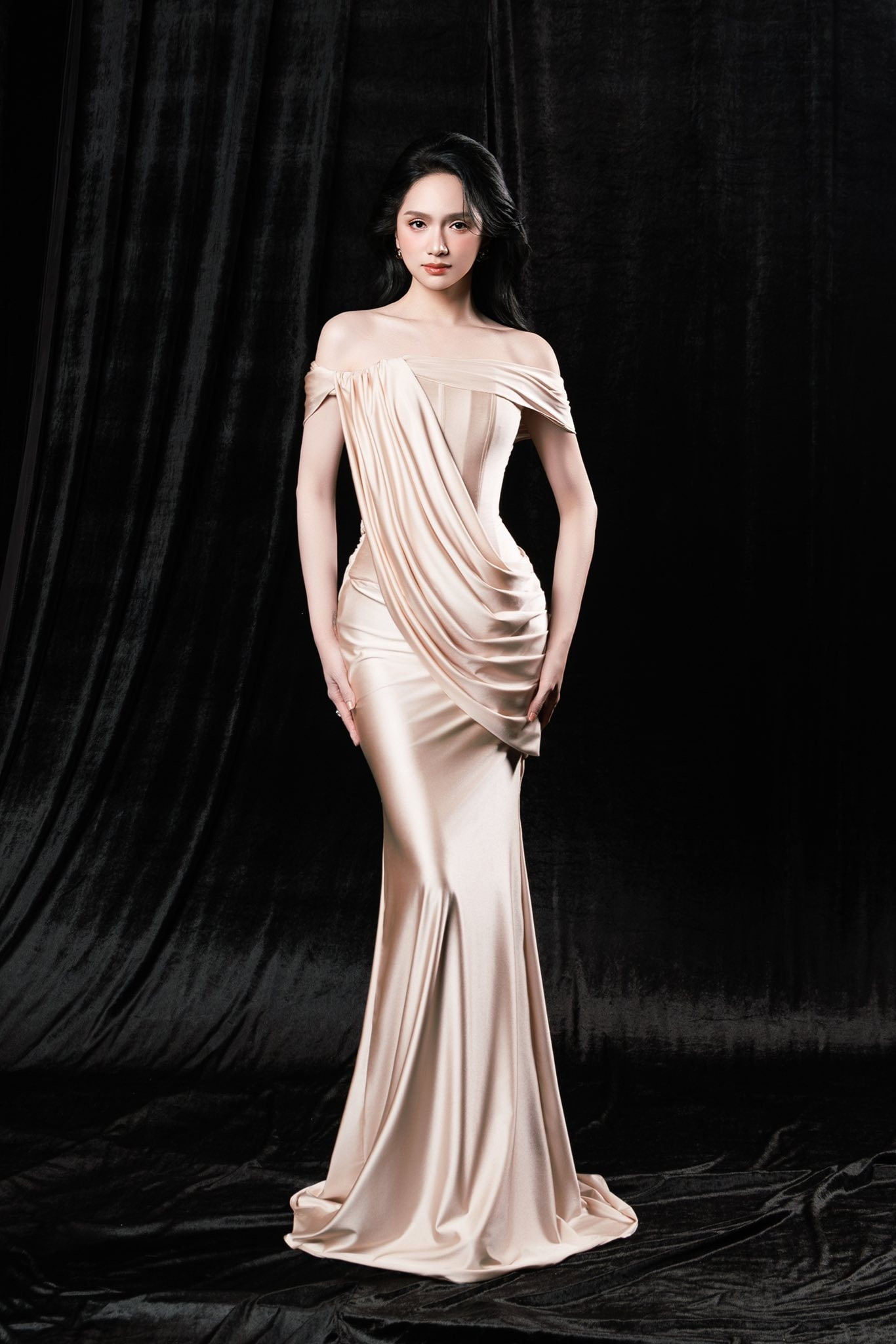 Dàn sao Việt sang Thái ủng hộ Hương Giang: Khí thế hừng hực trước thềm Chung kết Miss Universe!- Ảnh 12. Dàn sao Việt sang Thái ủng hộ Hương Giang: Khí thế hừng hực trước thềm Chung kết Miss Universe!- Ảnh 12.