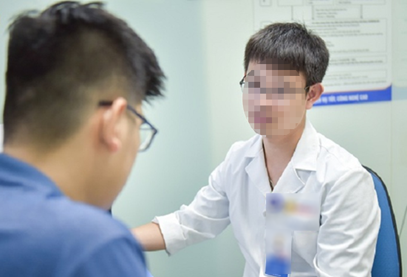 Chàng trai 22 tuổi viêm họng chảy máu vì quan hệ không an toàn- Ảnh 2.