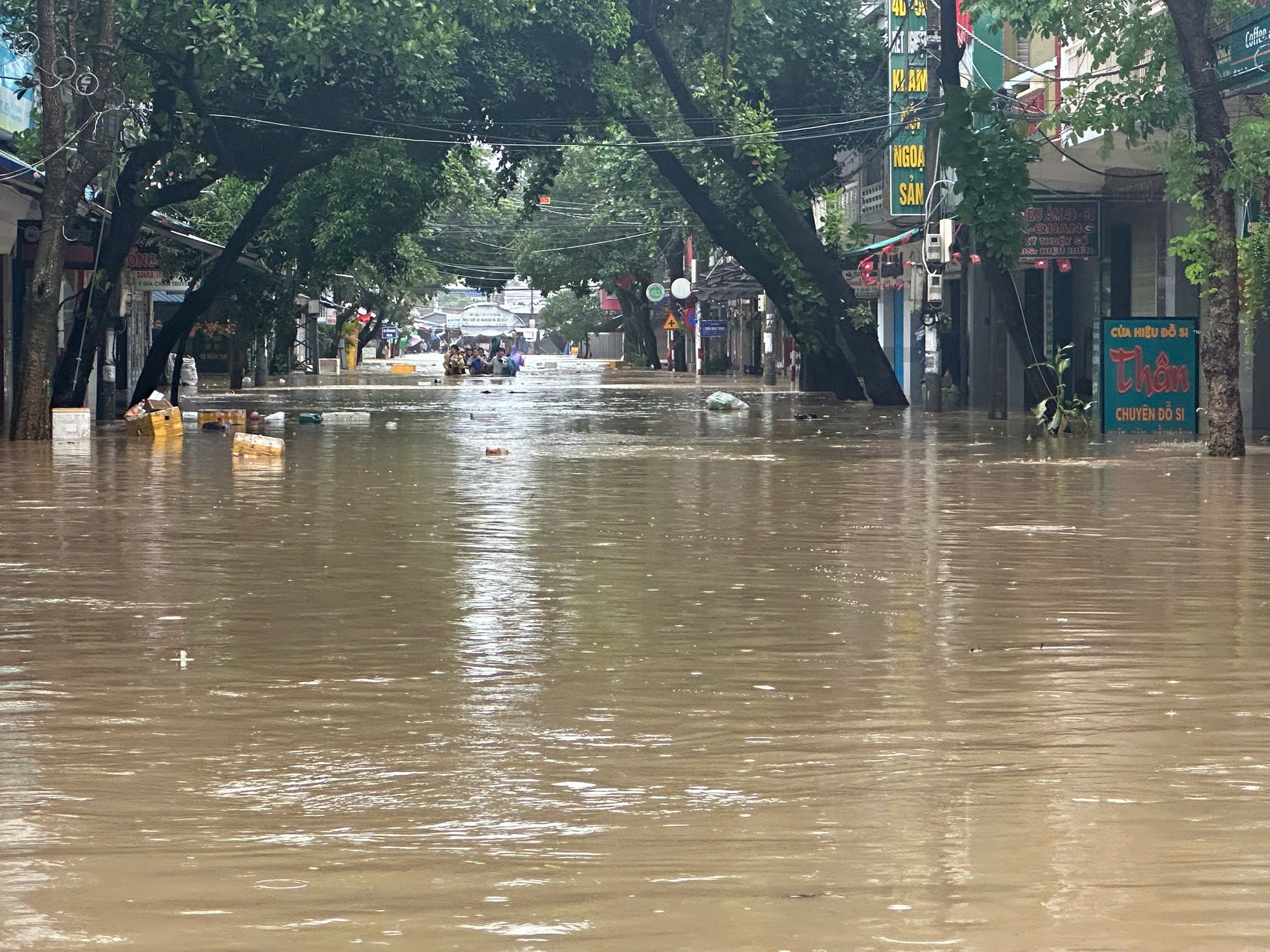 46 người chết và mất tích trong đợt mưa lũ lịch sử, cảnh báo nước trên các sông Khánh Hòa lên lại trong đêm- Ảnh 27. 46 người chết và mất tích trong đợt mưa lũ lịch sử, cảnh báo nước trên các sông Khánh Hòa lên lại trong đêm- Ảnh 27.