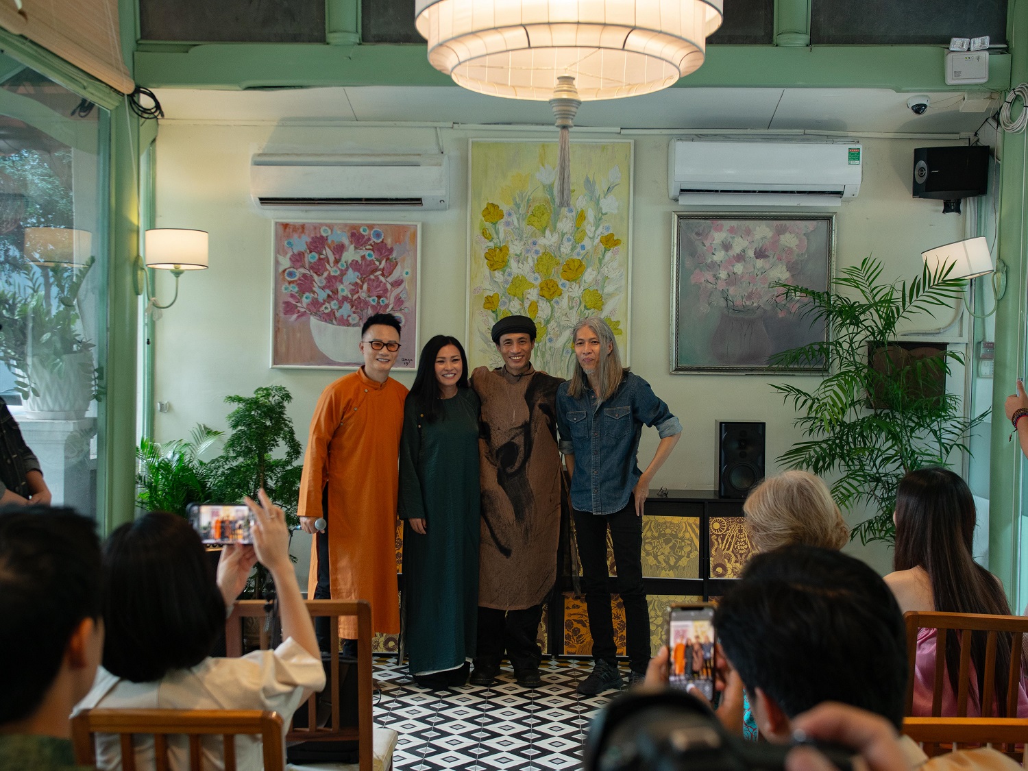 Ca sĩ Hoàng Bách: “Giờ tôi phải bào chữa ngay, tức quá mới phải nói”- Ảnh 1.