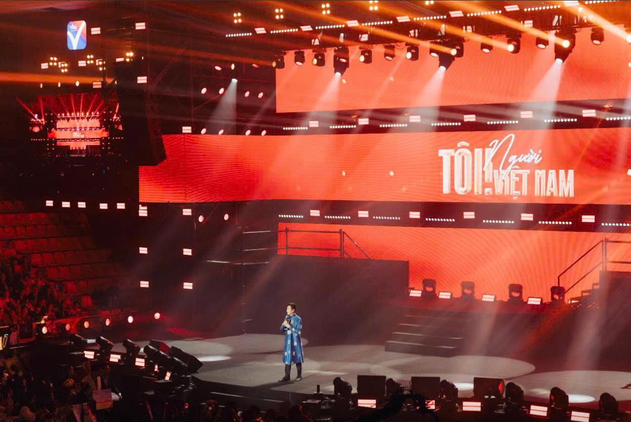 Vikki lan tỏa yêu thương: Đêm nhạc “Tôi! Người Việt Nam” & 5,3 tỷ đồng chuyển tới đồng bào bão lũ- Ảnh 2. Vikki lan tỏa yêu thương: Đêm nhạc “Tôi! Người Việt Nam” & 5,3 tỷ đồng chuyển tới đồng bào bão lũ- Ảnh 2.
