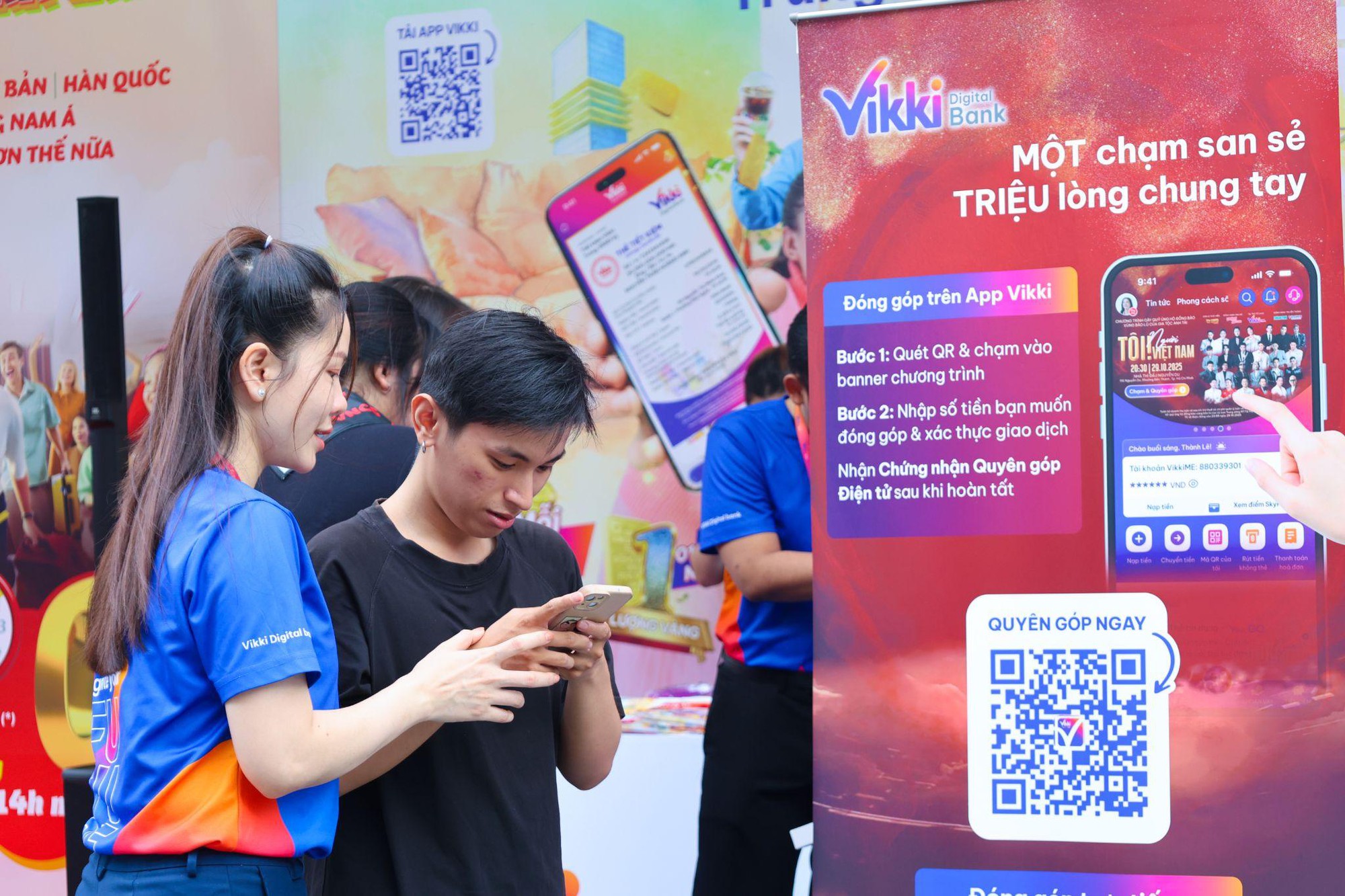 Vikki lan tỏa yêu thương: Đêm nhạc “Tôi! Người Việt Nam” & 5,3 tỷ đồng chuyển tới đồng bào bão lũ- Ảnh 4. Vikki lan tỏa yêu thương: Đêm nhạc “Tôi! Người Việt Nam” & 5,3 tỷ đồng chuyển tới đồng bào bão lũ- Ảnh 4.