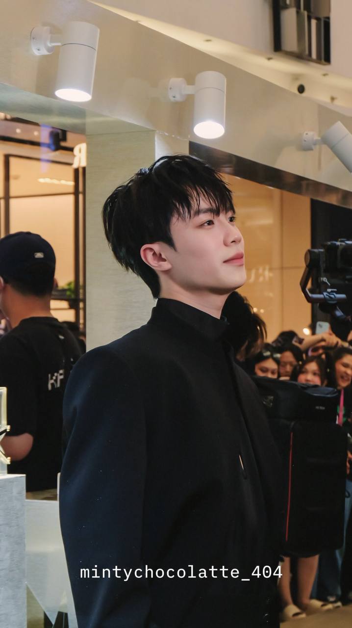 Vbiz nổi lên 1 mỹ nam 2K5 đẹp trai như hoàng tử, đặc biệt là không “dầu mỡ”- Ảnh 6. Vbiz nổi lên 1 mỹ nam 2K5 đẹp trai như hoàng tử, đặc biệt là không “dầu mỡ”- Ảnh 6.