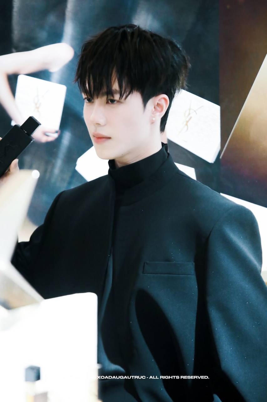 Vbiz nổi lên 1 mỹ nam 2K5 đẹp trai như hoàng tử, đặc biệt là không “dầu mỡ”- Ảnh 8. Vbiz nổi lên 1 mỹ nam 2K5 đẹp trai như hoàng tử, đặc biệt là không “dầu mỡ”- Ảnh 8.