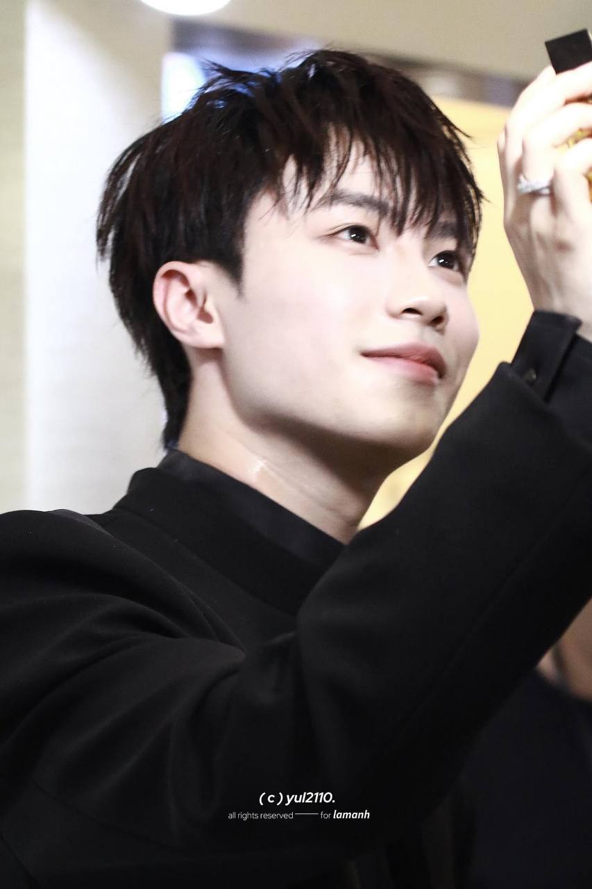 Vbiz nổi lên 1 mỹ nam 2K5 đẹp trai như hoàng tử, đặc biệt là không “dầu mỡ”- Ảnh 13. Vbiz nổi lên 1 mỹ nam 2K5 đẹp trai như hoàng tử, đặc biệt là không “dầu mỡ”- Ảnh 13.