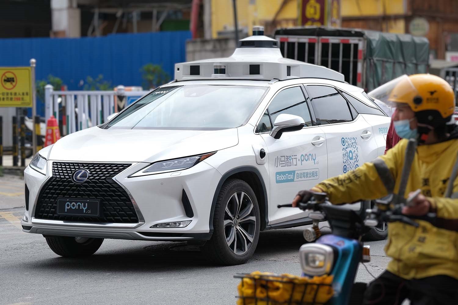 Robotaxi đang khiến 7,5 triệu tài xế taxi, 11 triệu người giao hàng và hàng triệu lái xe khác ở Trung Quốc đối mặt nguy cơ thất nghiệp- Ảnh 1.
