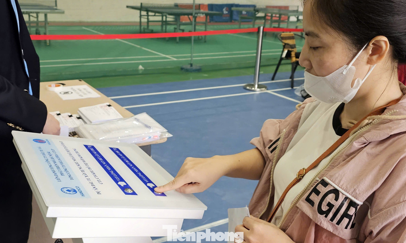 Cận cảnh quy trình bấm số, nhận hồ sơ nhà ở xã hội từ 900 triệu đồng/căn- Ảnh 6.