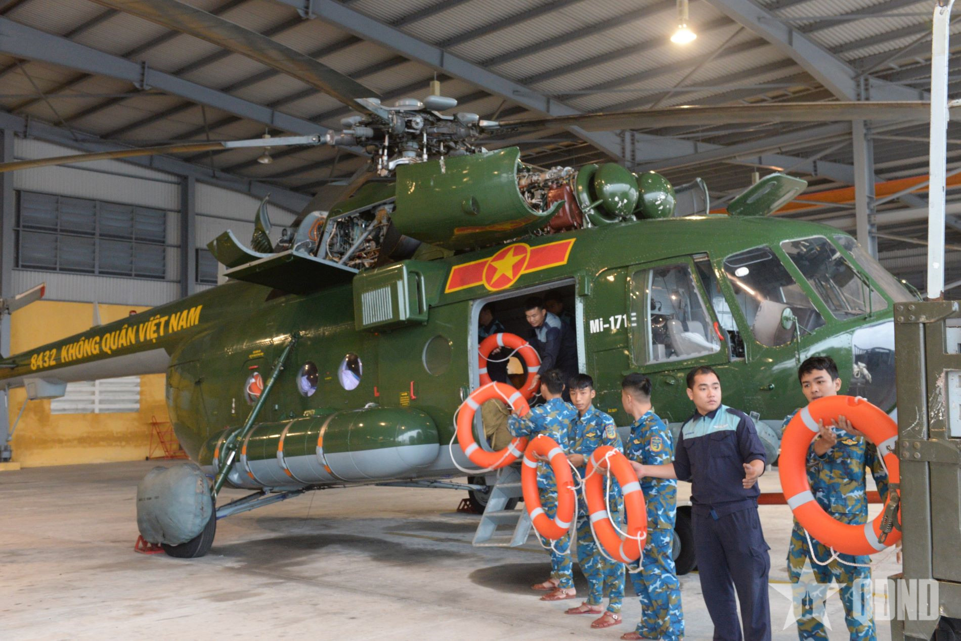 Trực thăng quân đội sẵn sàng bay cứu hộ, cứu nạn các tỉnh Nam Trung Bộ- Ảnh 1.