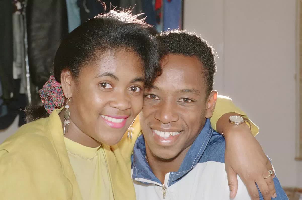 Huyền thoại I. của Arsenal có 8 người con từ nhiều người khác nhau, ngoại tình còn dẫn 