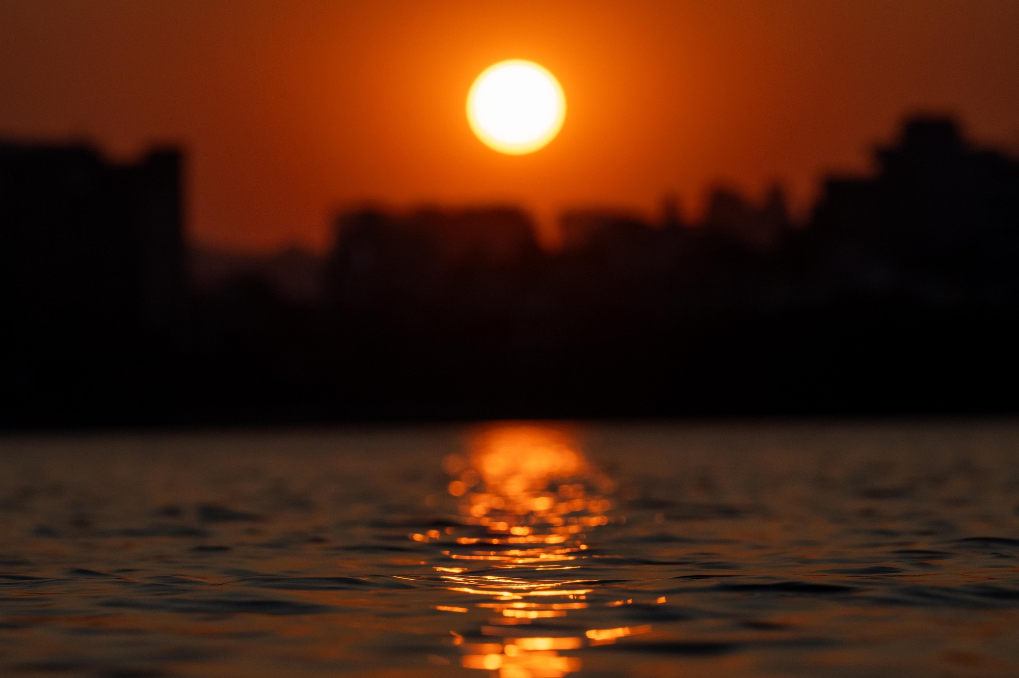 Clip: Cảnh tượng khó tin trên bầu trời Hà Nội chiều nay- Ảnh 14.