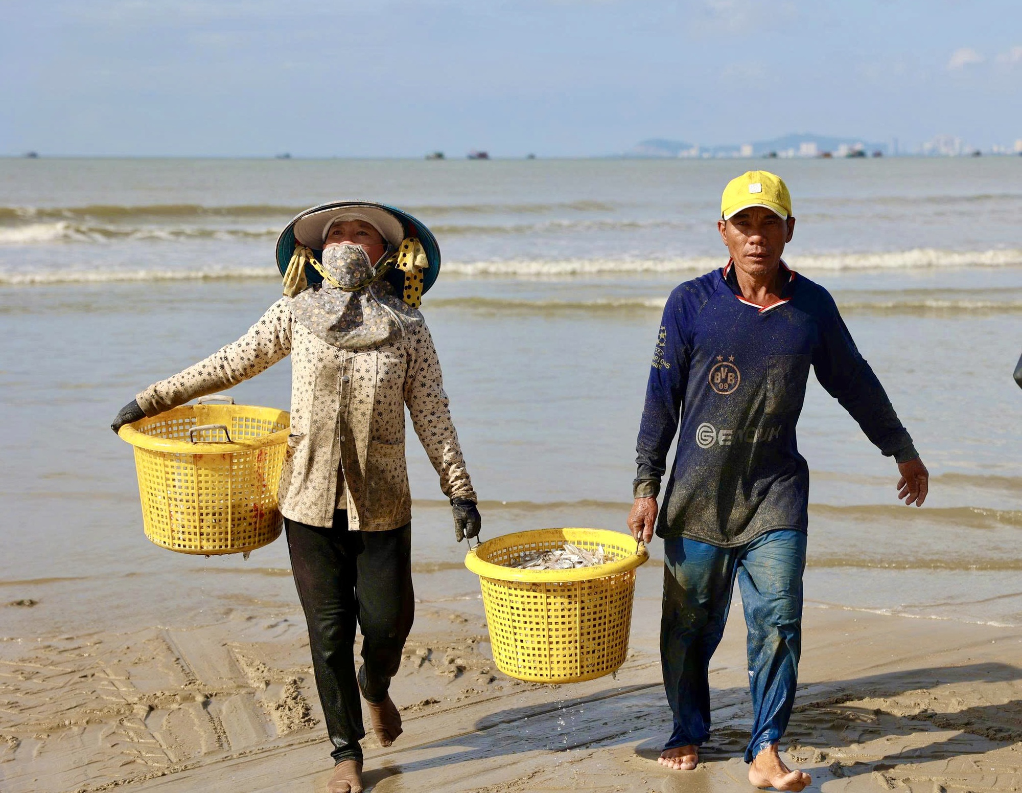 Hình ảnh ngư dân TP HCM trúng mùa cá mai "lộc trời"- Ảnh 5.