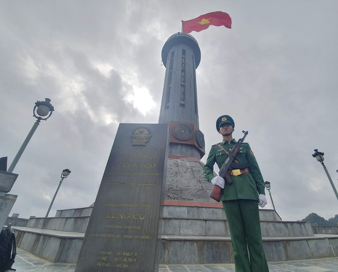 Tạm dừng tất cả xe chở khách tham quan cột cờ Lũng Cú- Ảnh 1.